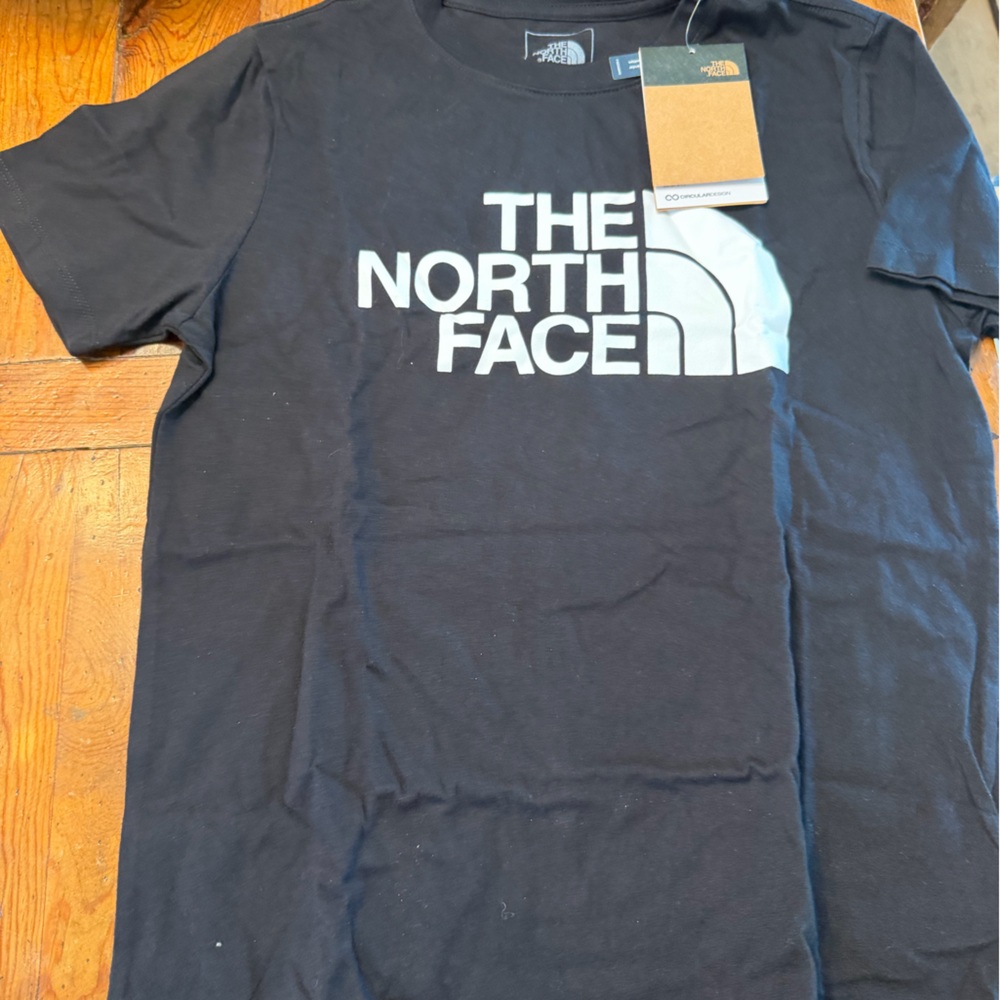 The North Face women’s  Tee in Black and White- small